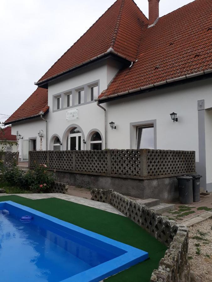 St. Kristof Vendeghaz Hotel Abadszalok Exterior photo